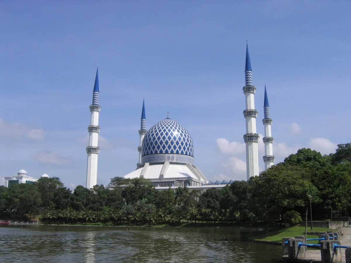 Sultan Salahuddin Abdul Aziz Shah Mosque in Shah Alam